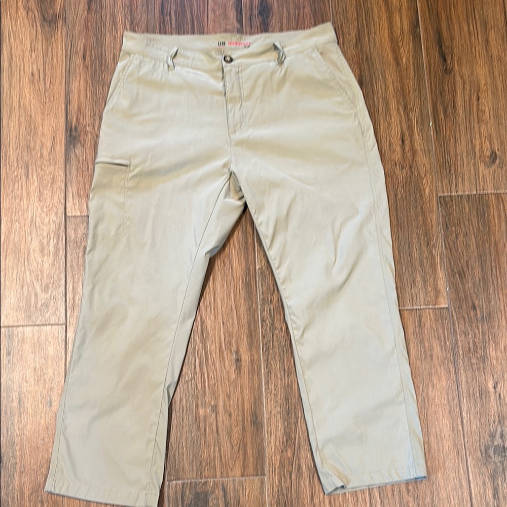 Like New 38x30 Union Bay Tech Cargo Tan Pants